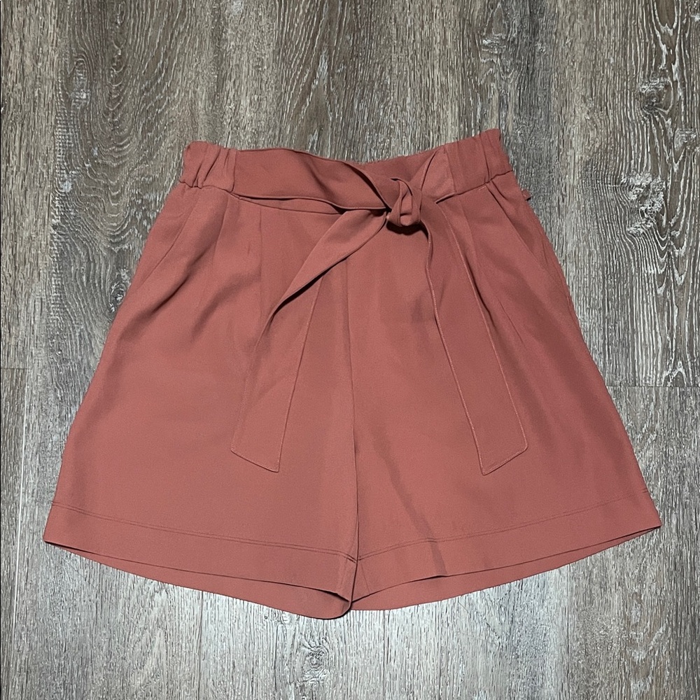 NWOT Lululemon Noir Short 5.5". Color Rustic Clay. Size 6 - Picture 2 of 6